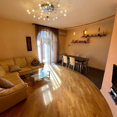City Center Cute Flat 3 Rooms Jerevan Exteriör bild
