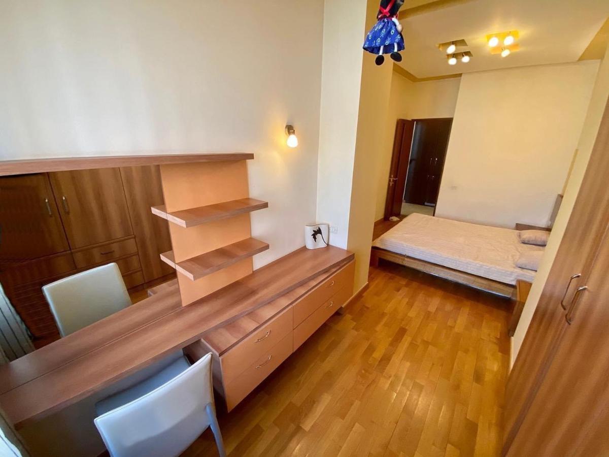 City Center Cute Flat 3 Rooms Jerevan Exteriör bild