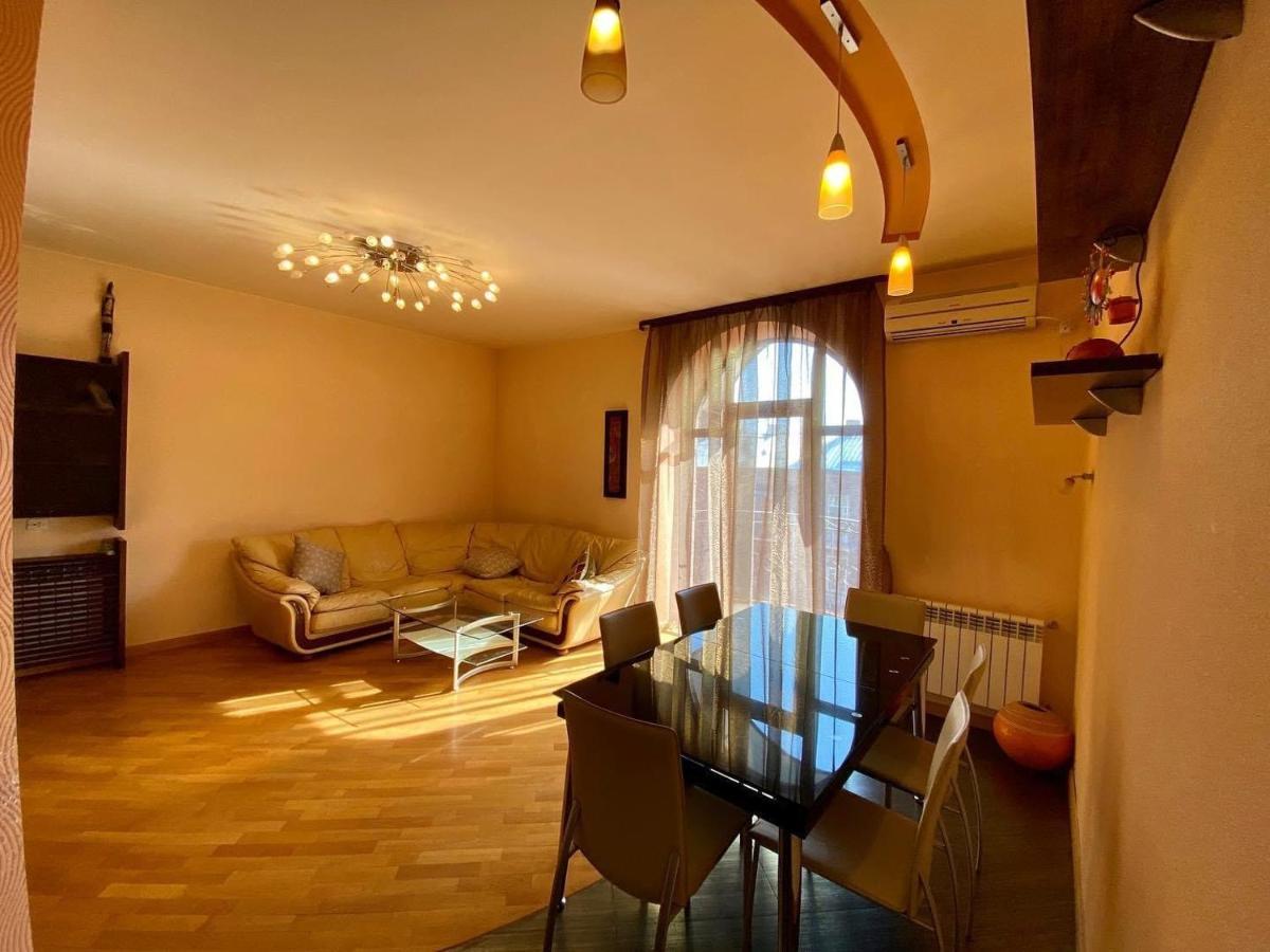 City Center Cute Flat 3 Rooms Jerevan Exteriör bild